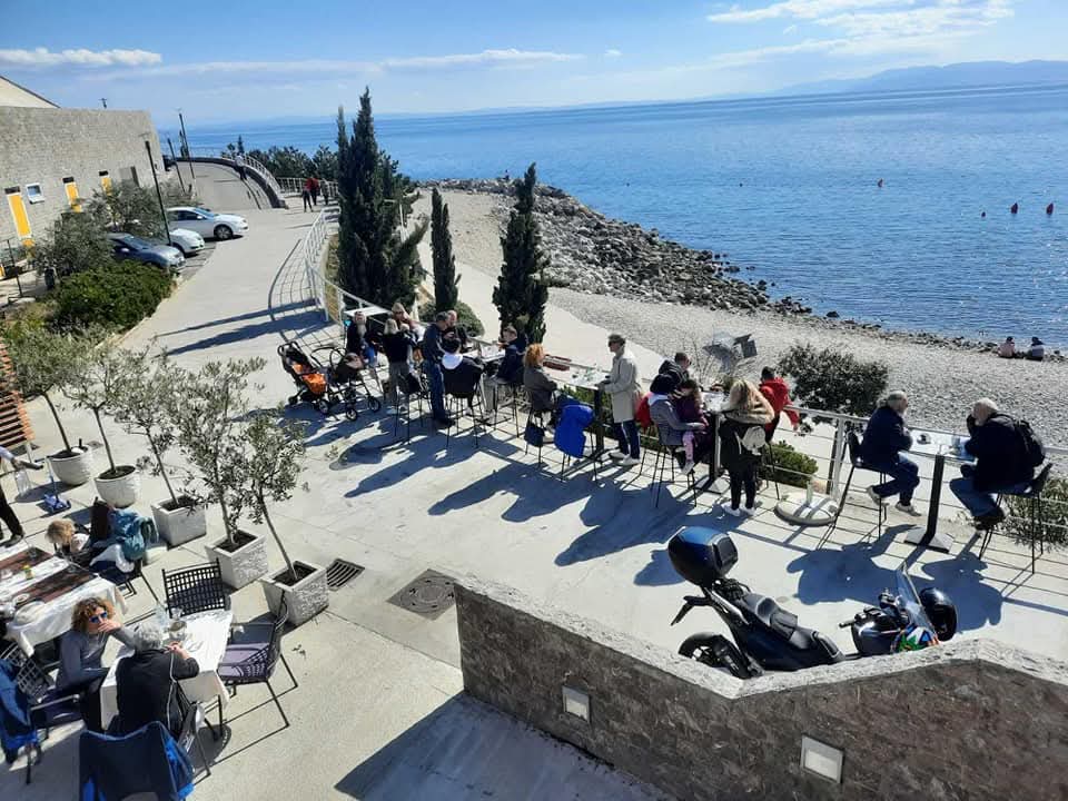 Proslava Dana žena uz more: Posebna večer u restoranu Nautica uz NoStress Band